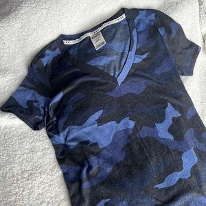 💙PINK Perfect Tee Camo V Neck